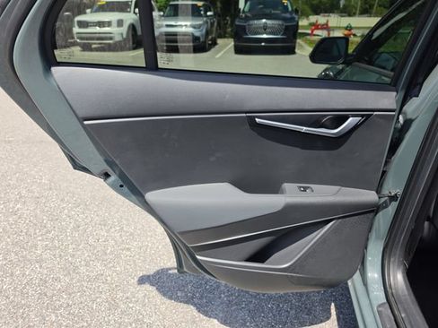 Certified 2023 Kia Niro EX FWD image 12