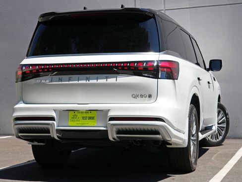Used 2025 INFINITI QX80 Sensory w/ Premium Cargo Package AWD/4WD image 5