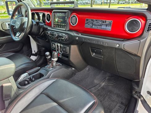 Used 2022 Jeep Wrangler Unlimited Rubicon w/ LED Lighting Group AWD/4WD image 29