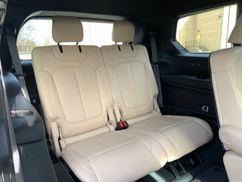 Used 2023 Jeep Grand Cherokee L Limited image 21