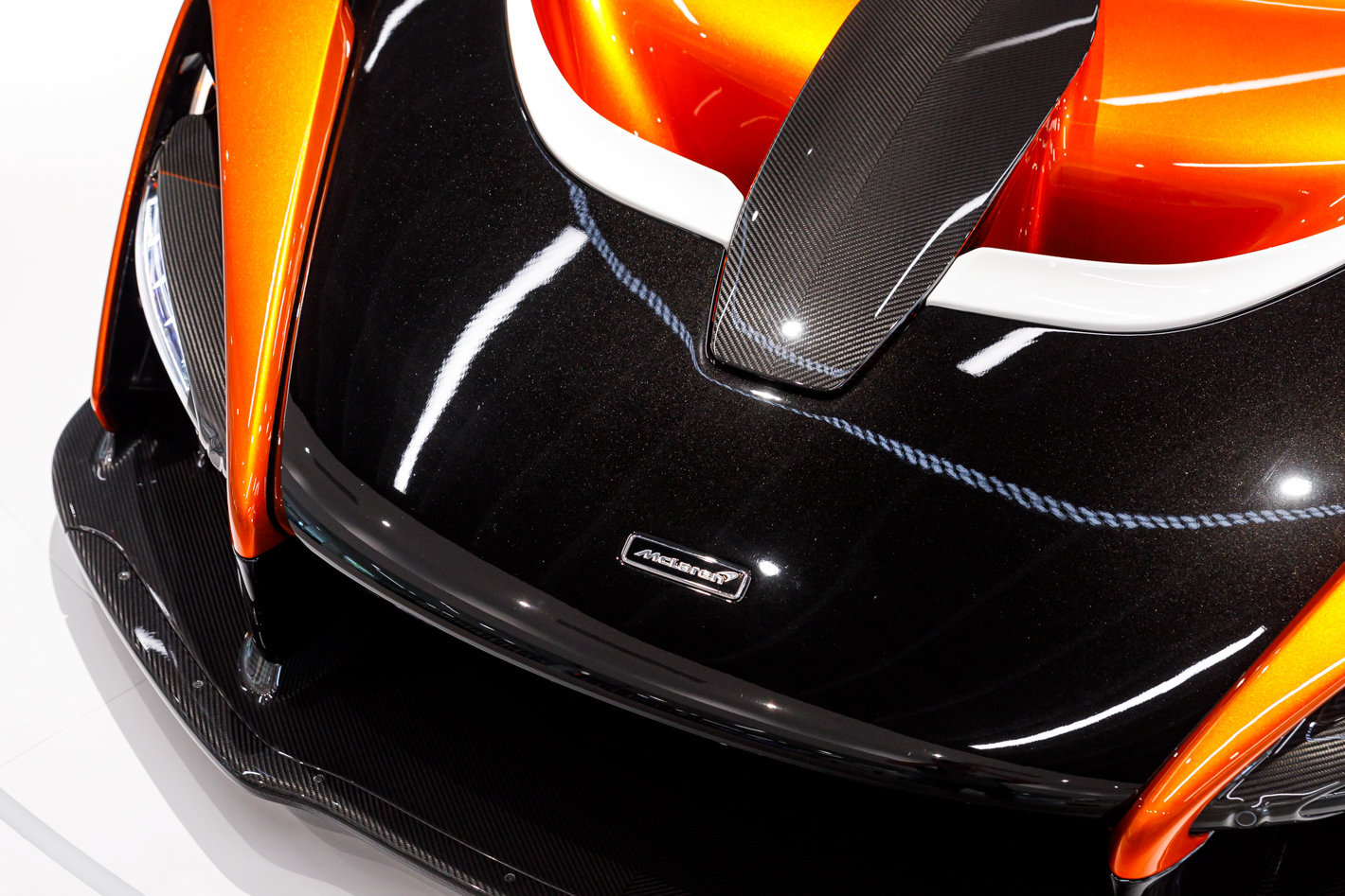 Used 2019 McLaren Senna RWD image 14