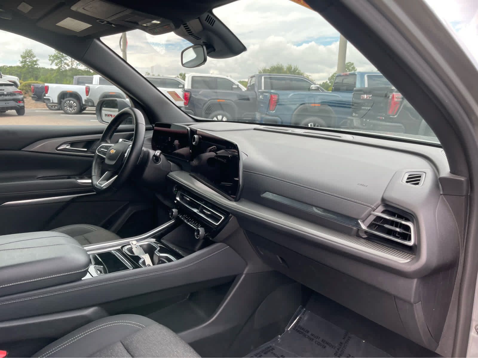 Used 2024 Chevrolet Traverse LT AWD/4WD image 28