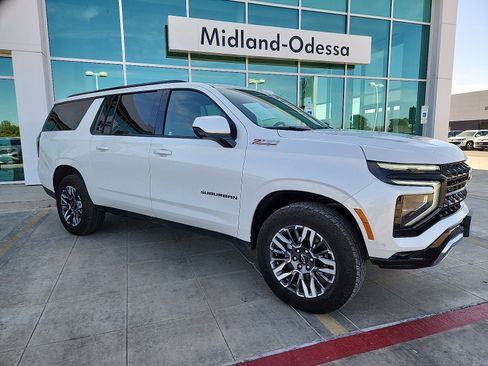 Used 2025 Chevrolet Suburban Z71 image 8