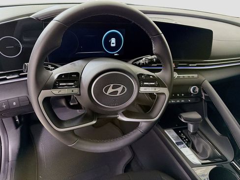 Used 2025 Hyundai Elantra SEL image 14