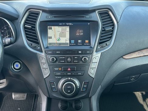 Used 2017 Hyundai Santa Fe Limited image 13