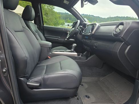 Used 2023 Toyota Tacoma Limited w/ Nightshade Package AWD/4WD image 15