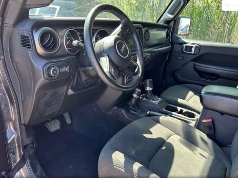 Used 2018 Jeep Wrangler Unlimited Sport S AWD/4WD image 2