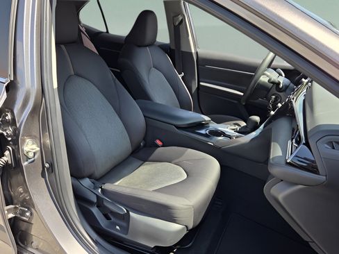Used 2020 Toyota Camry LE FWD image 15
