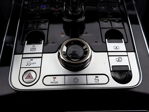 New 2025 Bentley Flying Spur Plug-In Hybrid image 29