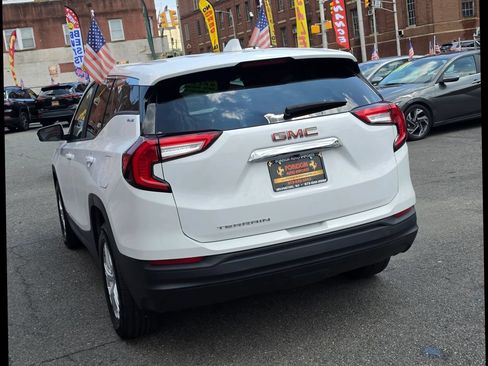 Used 2024 GMC Terrain SLE FWD image 11