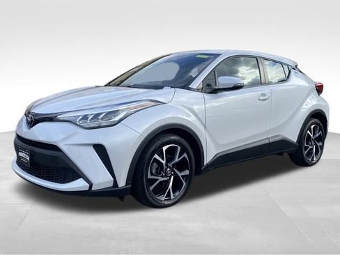 Used 2022 Toyota C-HR XLE image 3