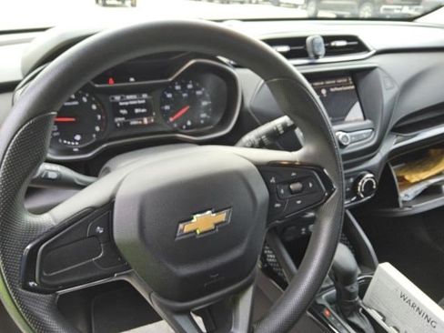 Used 2021 Chevrolet TrailBlazer LS FWD image 4