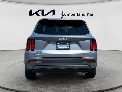 Used 2023 Kia Sorento LX FWD image 4