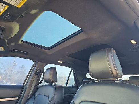 Used 2018 Ford Explorer XLT w/ Equipment Group 202A image 10