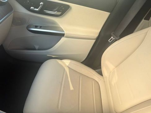 Used 2024 Mercedes-Benz GLC 300 image 7