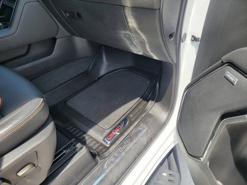 Used 2025 GMC Sierra 1500 AT4 w/ Technology Package AWD/4WD image 12