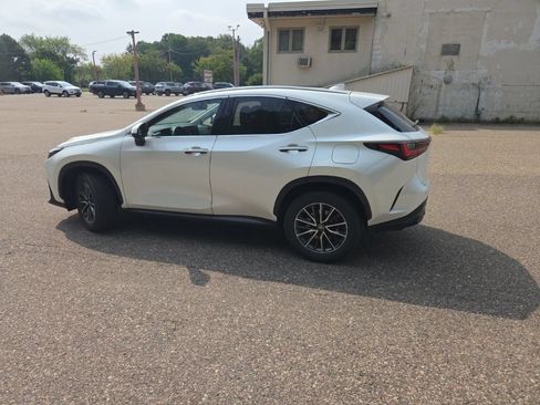 Used 2024 Lexus NX 350h AWD image 11