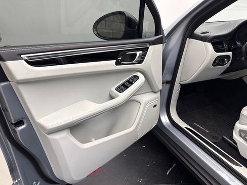 Certified 2024 Porsche Macan Turbo AWD/4WD image 4