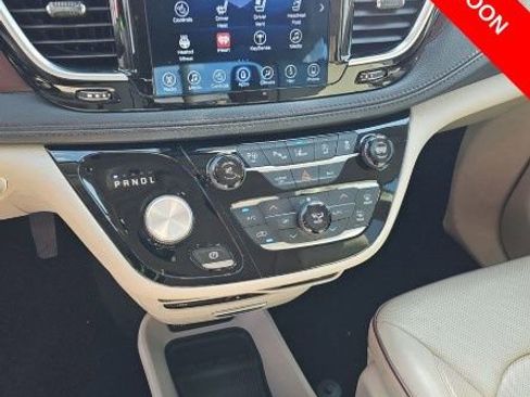 Used 2017 Chrysler Pacifica Limited image 10