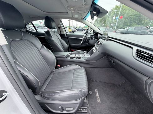 Used 2019 Genesis G70 2.0T Advanced w/ Elite Package RWD image 23