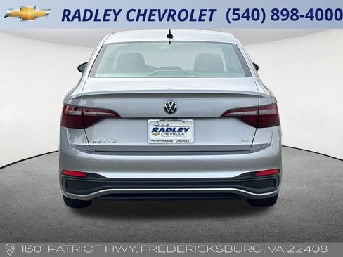Used 2024 Volkswagen Jetta SE FWD image 4