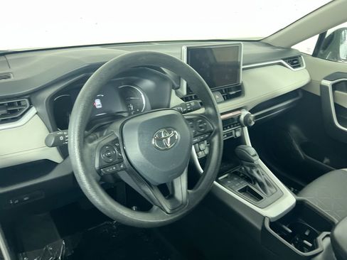 Used 2025 Toyota RAV4 XLE FWD image 27