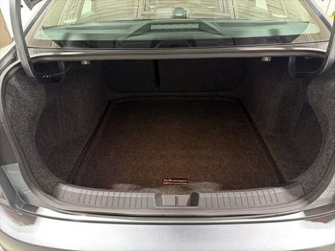 Used 2023 Volkswagen Jetta SE w/ Panoramic Sunroof Package image 34