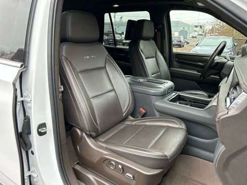 Used 2021 GMC Yukon Denali w/ Denali Premium Package image 11
