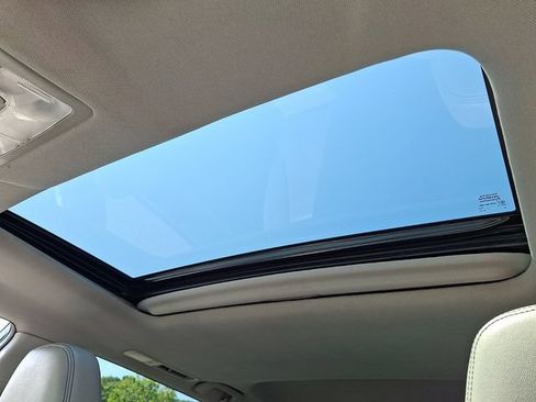 Used 2019 Toyota Highlander XLE FWD image 16