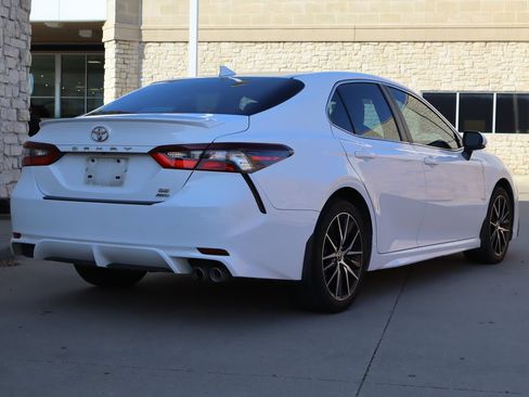 Used 2023 Toyota Camry SE AWD/4WD image 3