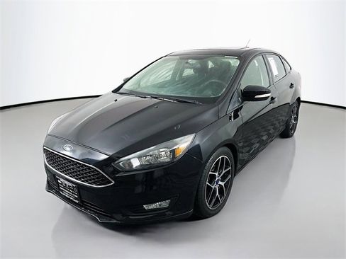 Used 2018 Ford Focus SEL image 3