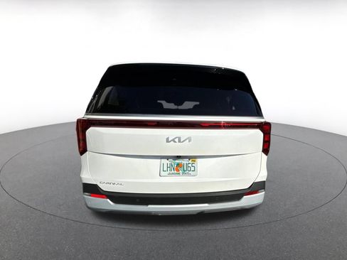 Used 2026 Kia Carnival FWD image 7