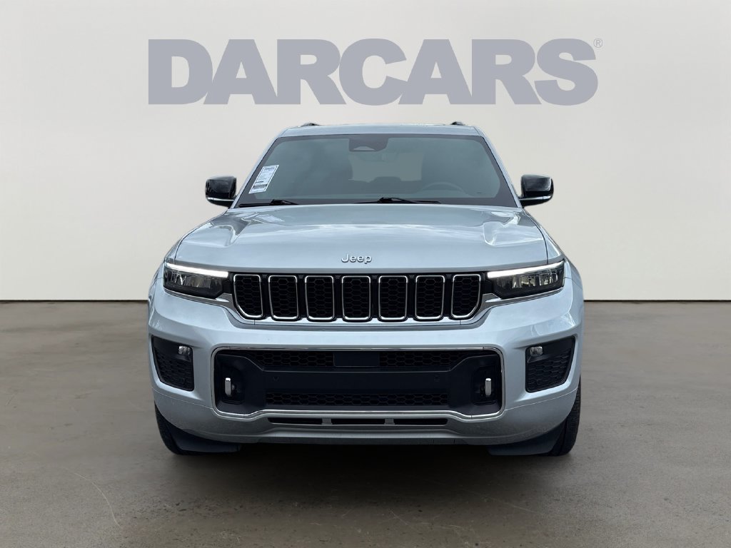 Used 2024 Jeep Grand Cherokee Overland w/ Luxury Tech Group IV AWD/4WD image 2