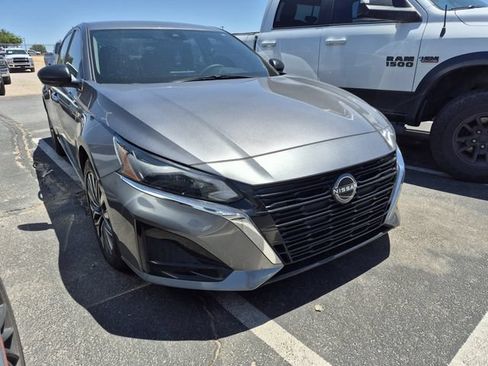 Used 2024 Nissan Altima 2.5 SV FWD image 3
