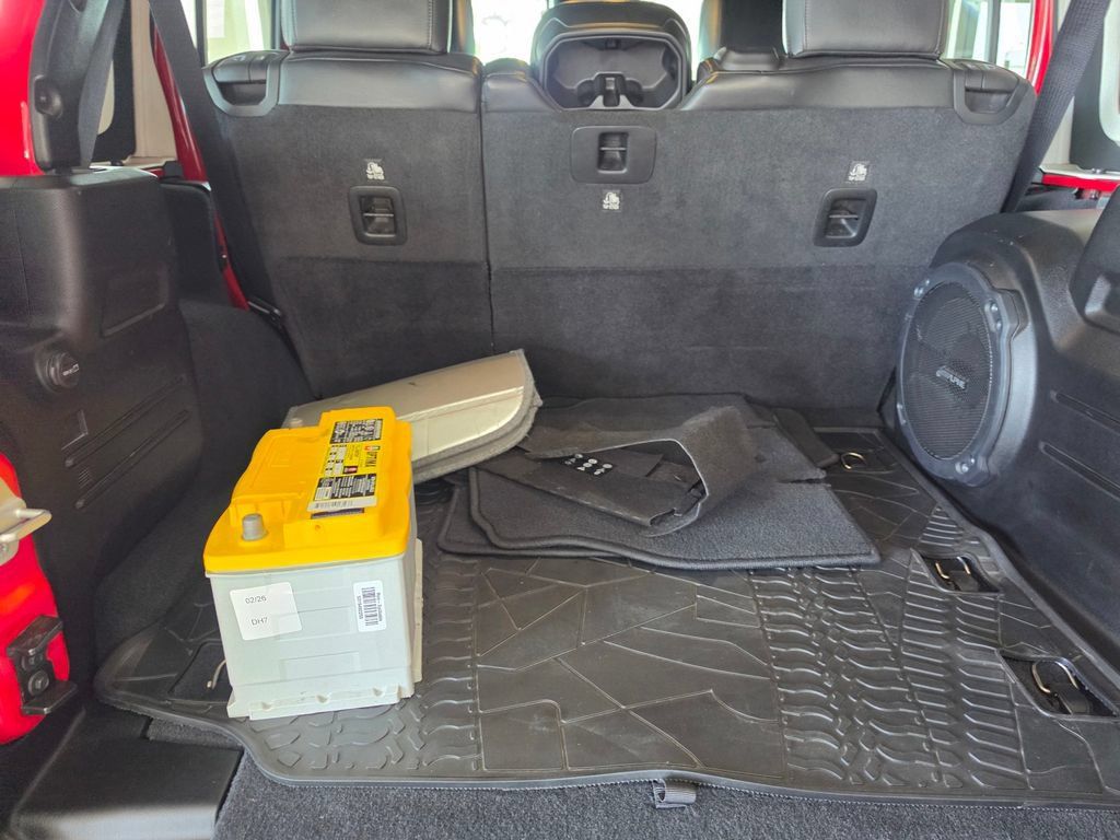 Used 2022 Jeep Wrangler Unlimited Rubicon AWD/4WD image 23