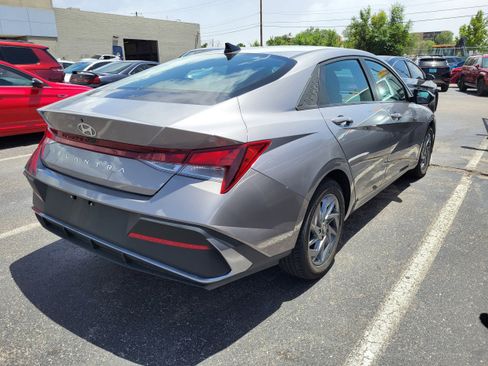 Used 2024 Hyundai Elantra SEL FWD image 8