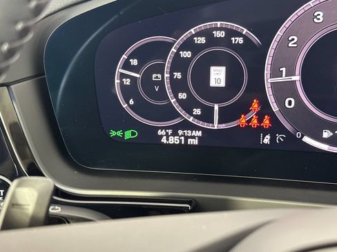 Certified 2026 Porsche Cayenne AWD/4WD image 32