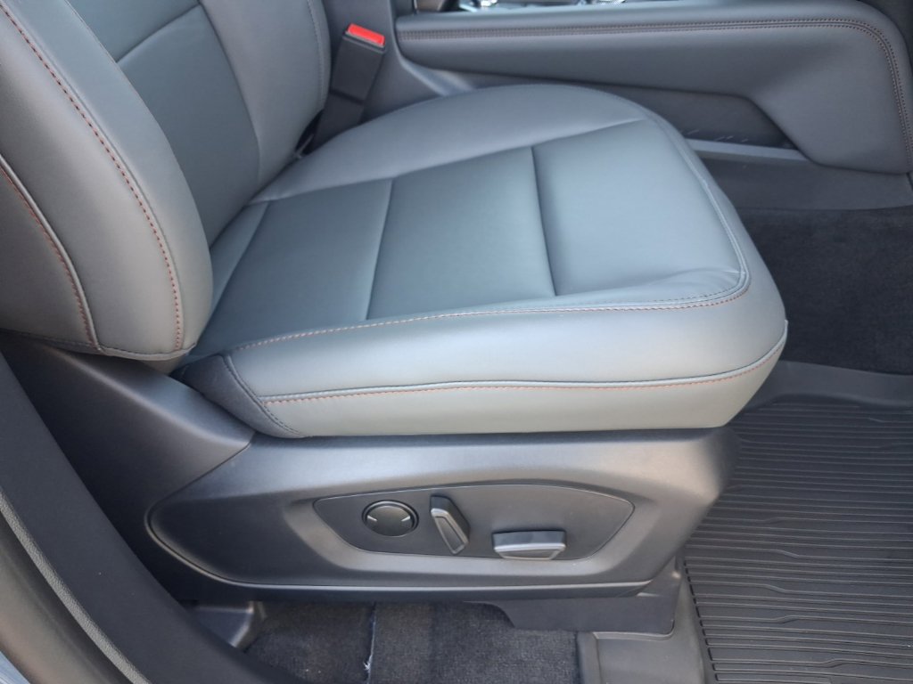 New 2026 Ford Explorer Active w/ Active Comfort Package AWD/4WD image 17