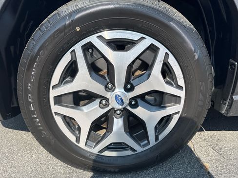 Used 2019 Subaru Forester Premium w/ All-Weather Package AWD/4WD image 9