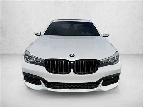 Used 2019 BMW 740i w/ M Sport Package RWD image 2