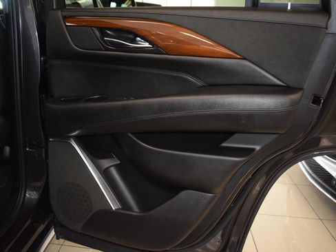 Used 2018 Cadillac Escalade Premium Luxury image 16