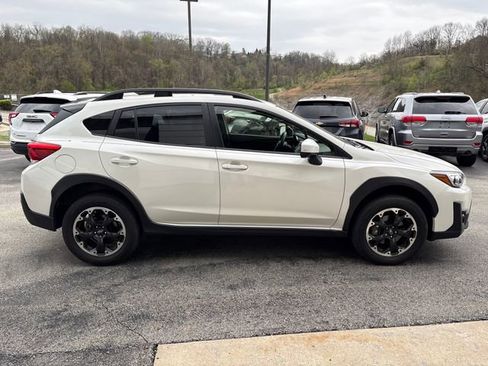 Used 2023 Subaru Crosstrek 2.0i Premium image 6