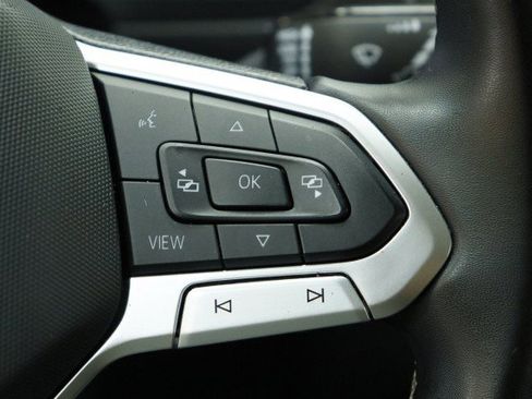 Used 2022 Volkswagen Tiguan SE FWD image 12