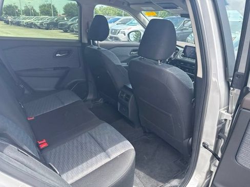 Used 2023 Nissan Rogue SV FWD image 16