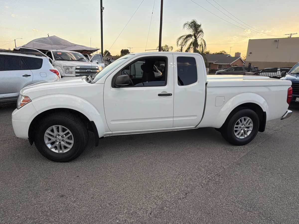 Used 2019 Nissan Frontier SV RWD image 2