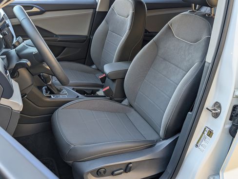 Used 2024 Volkswagen Taos SE image 16