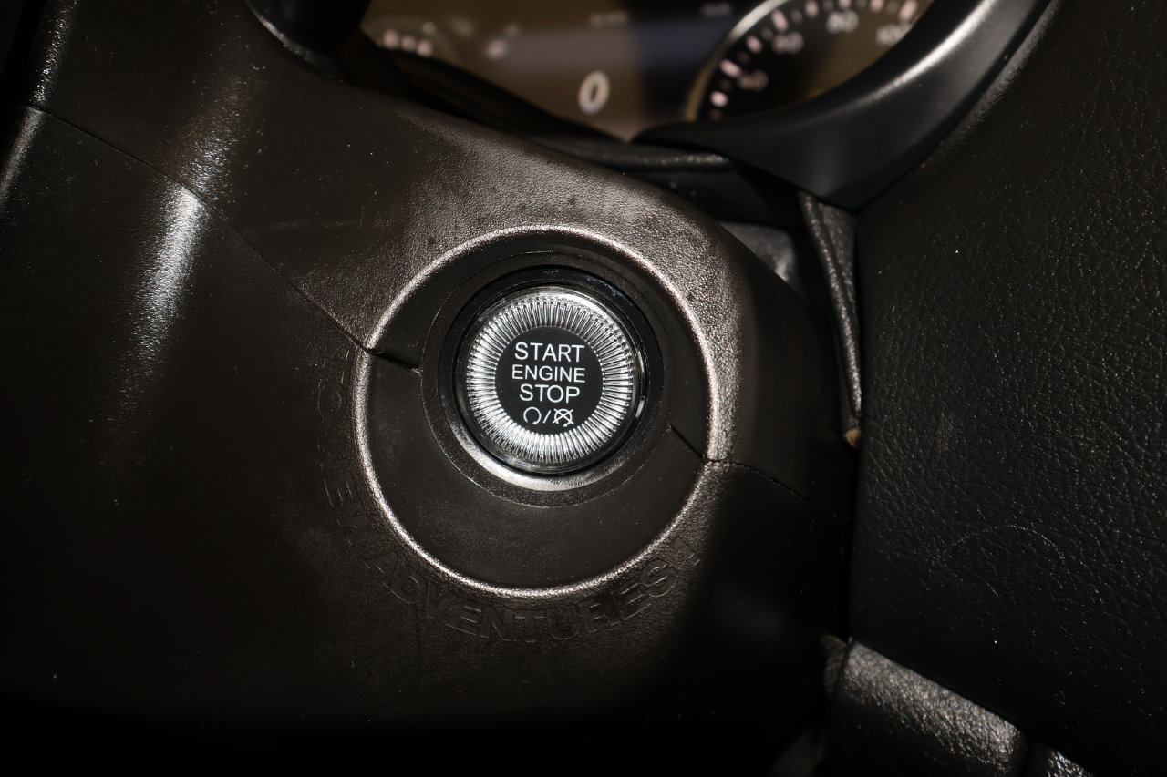Used 2023 Jeep Renegade Latitude AWD/4WD image 16