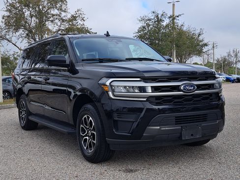 Used 2024 Ford Expedition Max XLT image 3