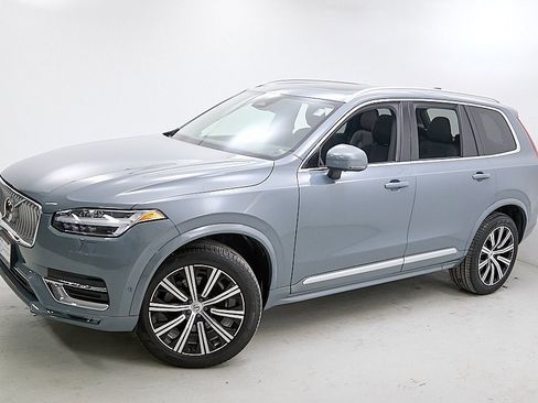 Used 2023 Volvo XC90 B5 Plus image 4