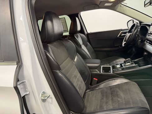 Used 2024 Mitsubishi Outlander SE image 61